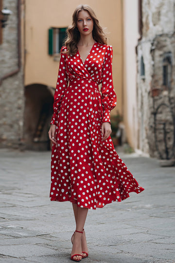 Robe en mousseline de soie rouge et blanche à manches longues trapèze à pois